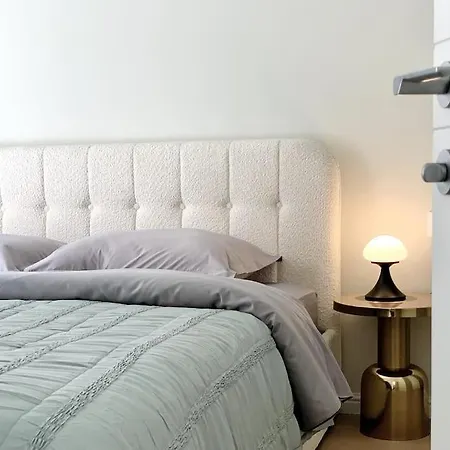 Luxuriously Furnished Bright Newly Renovated Oasis