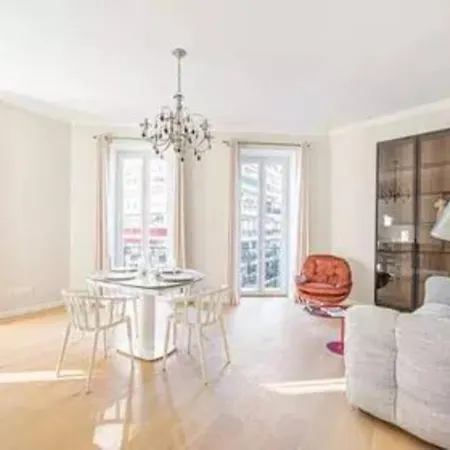 Apartment Luxuriously Furnished Bright Newly Renovated Oasis *