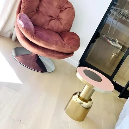 Luxuriously Furnished Bright Newly Renovated Oasis