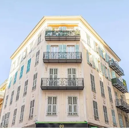 Apartment Luxuriously Furnished Bright Newly Renovated Oasis