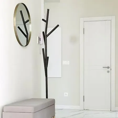 Apartment Luxuriously Furnished Bright Newly Renovated Oasis Nice
