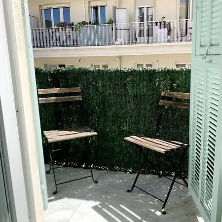 Apartment Luxuriously Furnished Bright Newly Renovated Oasis *
