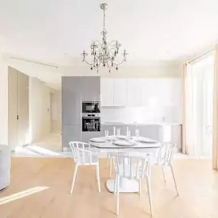 Luxuriously Furnished Bright Newly Renovated Oasis Nice