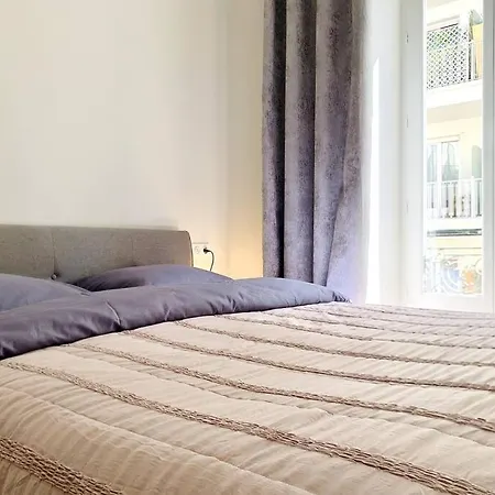 Luxuriously Furnished Bright Newly Renovated Oasis