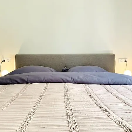 Apartment Luxuriously Furnished Bright Newly Renovated Oasis *
