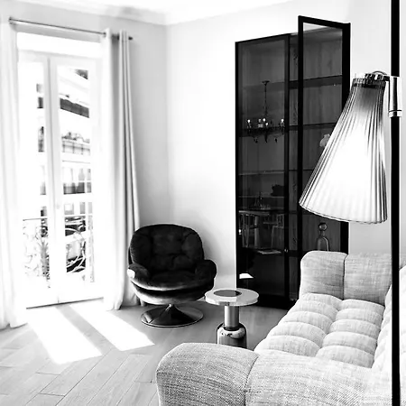 Apartment Luxuriously Furnished Bright Newly Renovated Oasis Nice