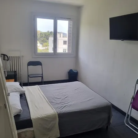 Bed & Breakfast Seaside Tram Haven: Budget-friendly With Kitchen And Views *