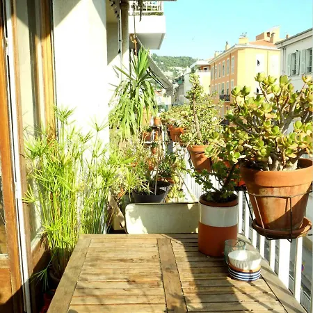 Sunny Garibaldi Port, Free Private Parking