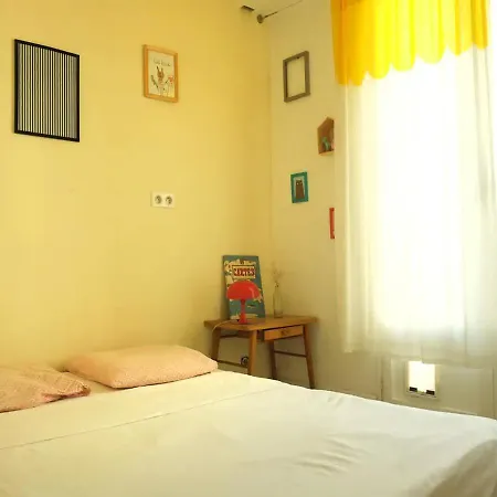 Sunny Garibaldi Port, Free Private Parking Apartment