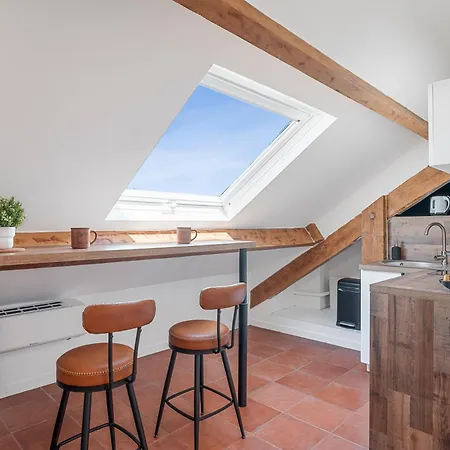 Renting - Gounod - Haven Retreat Under Roof Air-conditioned Nice
