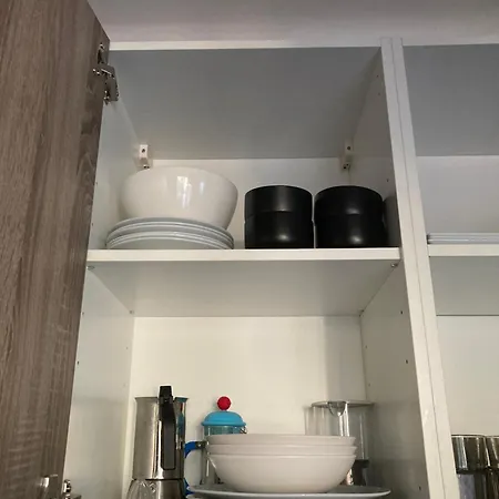 West Cosy Flat Balcony, Near Airport, Train, Beach, Public Transport, Supermarket, Comfortable And Well Equipped Apartmán