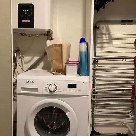 Apartmán West Cosy Flat Balcony, Near Airport, Train, Beach, Public Transport, Supermarket, Comfortable And Well Equipped Nice