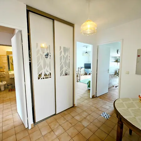 Apartment 2 Bedroom Flat With Terrasse & Car-park Ouest