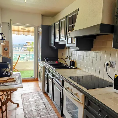 2 Bedroom Flat With Terrasse & Car-park Ouest Apartment