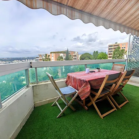 2 Bedroom Flat With Terrasse & Car-park Ouest *