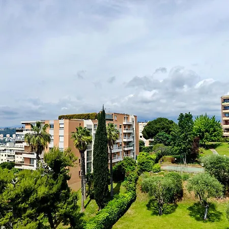 Apartment 2 Bedroom Flat With Terrasse & Car-park Ouest *
