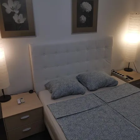 Apartment The Nice: Cozy 3-room Airport Getaway *