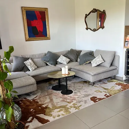 Joli 3 Pieces Ensoleille Sur Les Hauteurs De Apartment