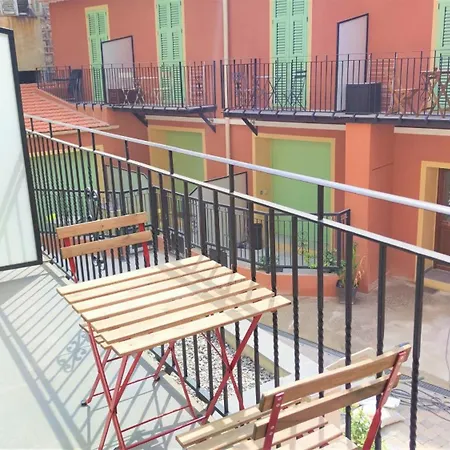 Apartment Centre Delille 19 *