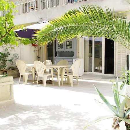 6 Couchages Proche Centre, Grande Terrasse Apartment *
