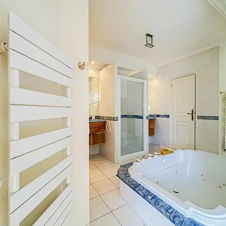 Apartment Mont Boron - Wifi, Ac, 4 Pers, Piscine, Parking