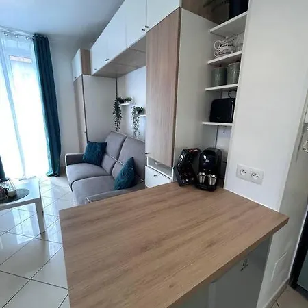 Dans Proche Apartment *