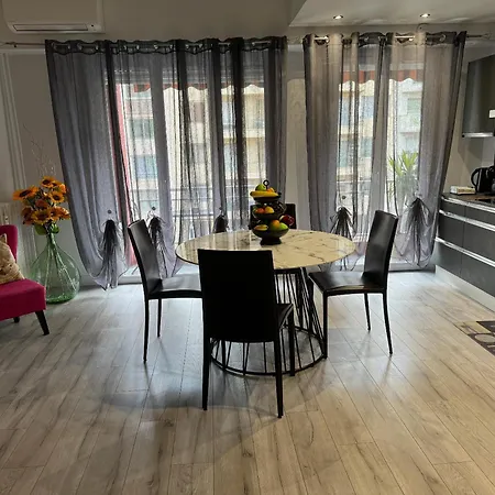 Gorgeous 2 Bedrooms Apartment *
