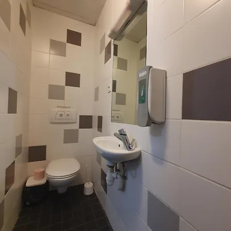 Hi Les Camelias Hostel *