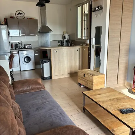 Flora Apartment