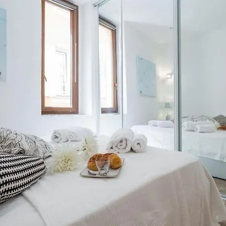 In Old Town - 2min Beach, Restaurant & Bars Apartment