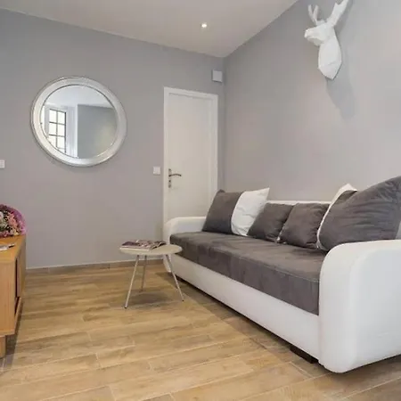 In Old Town - 2min Beach, Restaurant & Bars Apartment *