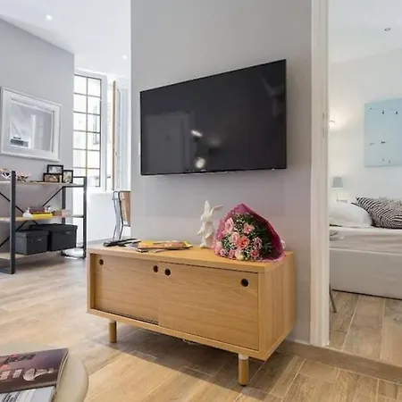 Apartment In Old Town - 2min Beach, Restaurant & Bars *
