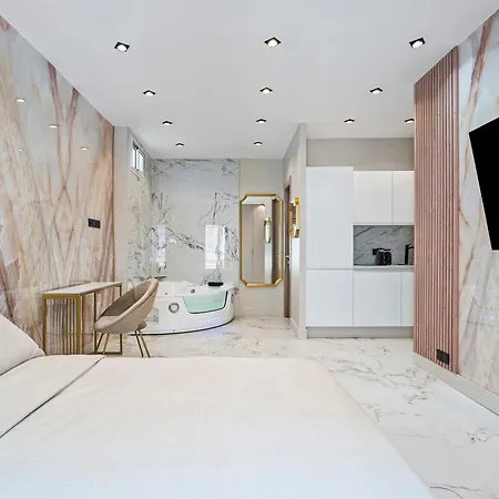 Renting - 8france - Luxury & Comfort Jacuzzi Massena Apartment Nice