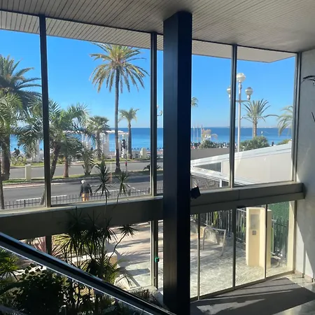 With Terrace & Rooftop Pool In Promenade Des Guest house
