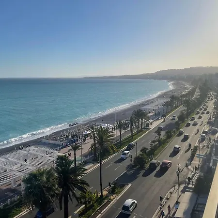 With Terrace & Rooftop Pool In Promenade Des Guest house *