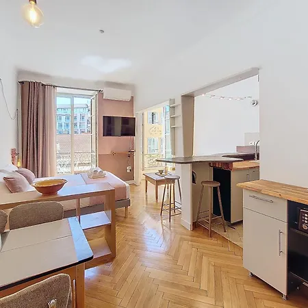 Nestor&jeeves - Trip - - Balcony Apartment *
