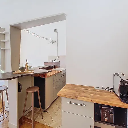 Nestor&jeeves - Trip - - Balcony Apartment