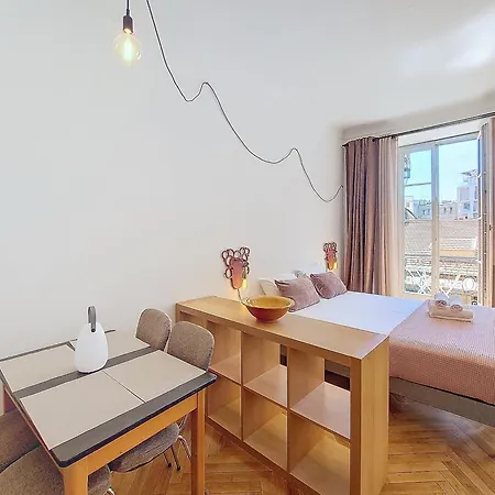Nestor&jeeves - Trip - - Balcony Apartment *