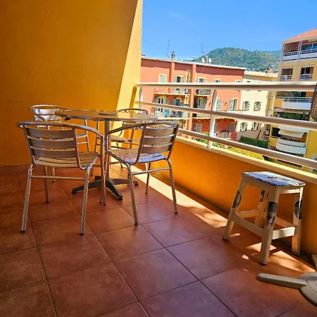 Apartment Studio Lumineux En Plein Centre-ville, Avec Terrasse Privee Sur Cour, Situe Place Du Pin