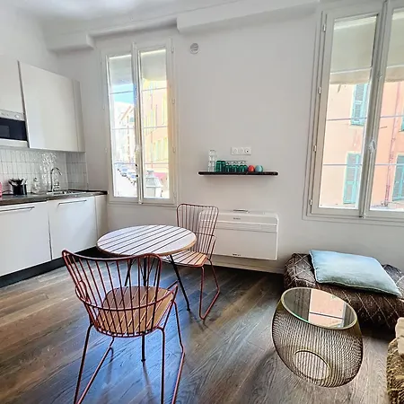 Charming Old Apartment *