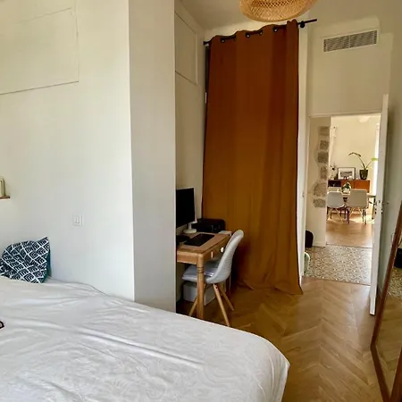 Apartment Modern & Bright 2 Bedrooms - City Center