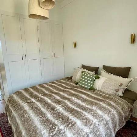 Modern & Bright 2 Bedrooms - City Center Apartment *