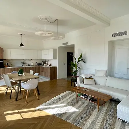 Modern & Bright 2 Bedrooms - City Center Nice