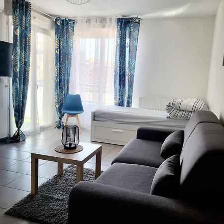 Beau Studio, Terrasse, Proche Tramway Apartment *