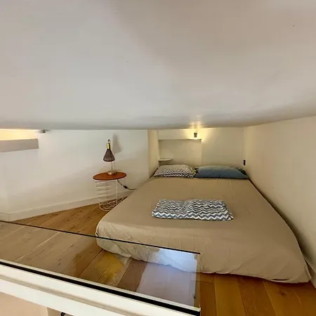 Apartment A Louer Au Coeur Du Carre Dor A Nice, Rue Dalpozzo A 150 Metres Des Plages *