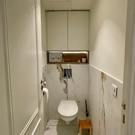 Modern & Bright 2 Bedrooms - City Center