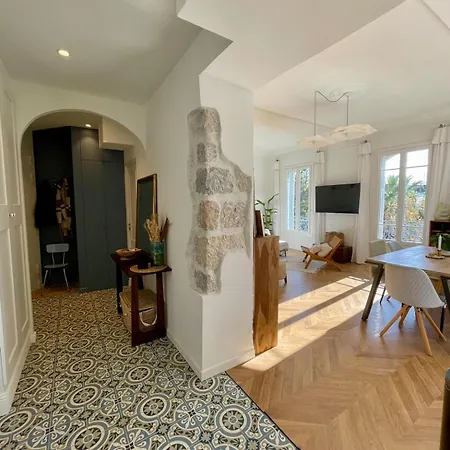 Modern & Bright 2 Bedrooms - City Center Nice