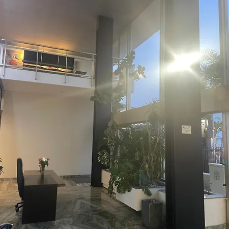Guest house With Terrace & Rooftop Pool In Promenade Des *