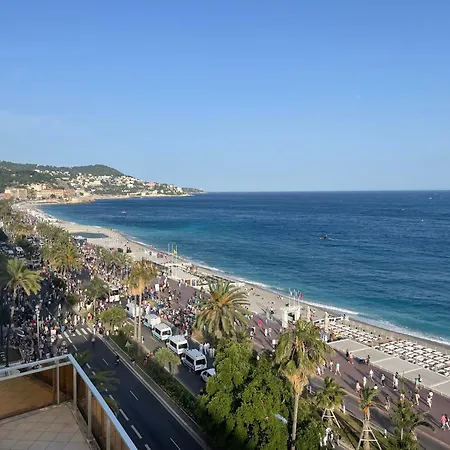 With Terrace & Rooftop Pool In Promenade Des Nice