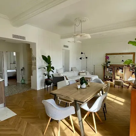 Modern & Bright 2 Bedrooms - City Center * Nice